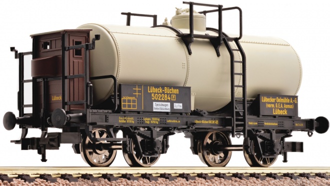 2 axle Tank car "LUBECKER OLMUHLE"<br /><a href='images/pictures/Fleischmann/543714.jpg' target='_blank'>Full size image</a>